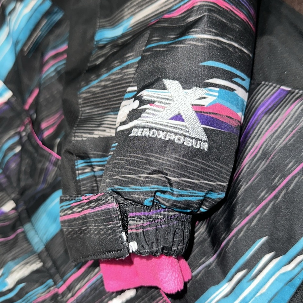 ZEROXPOSUR: GIRLS BLACK/MULTICOLOR STRIPE  PUFFER COAT. Size 10-12 Medium. - Picture 12 of 14